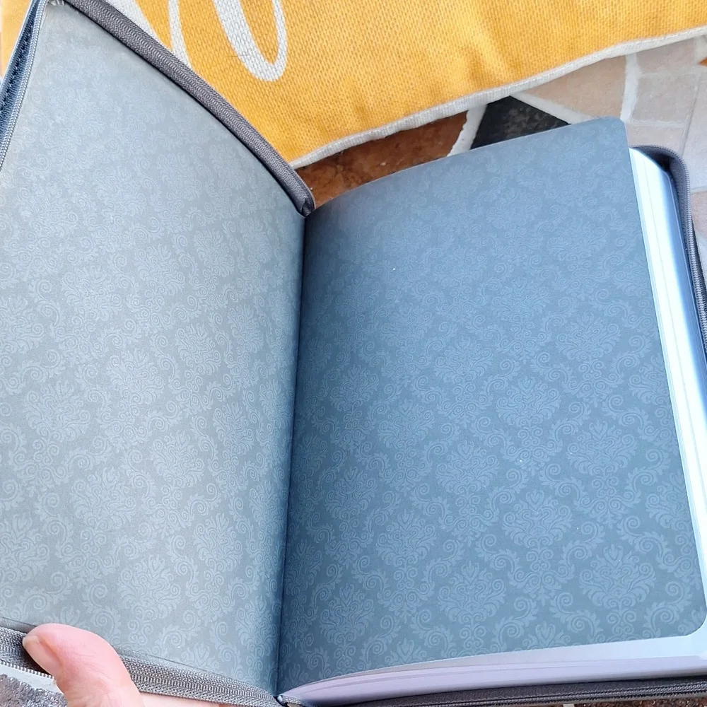 Be Strong & Courageous Journal with Zippered Closure NEW